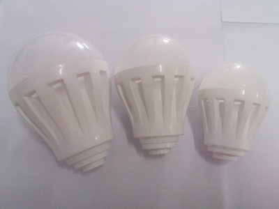 17号7W塑料球泡灯外壳 高品质LED灯具配件解析